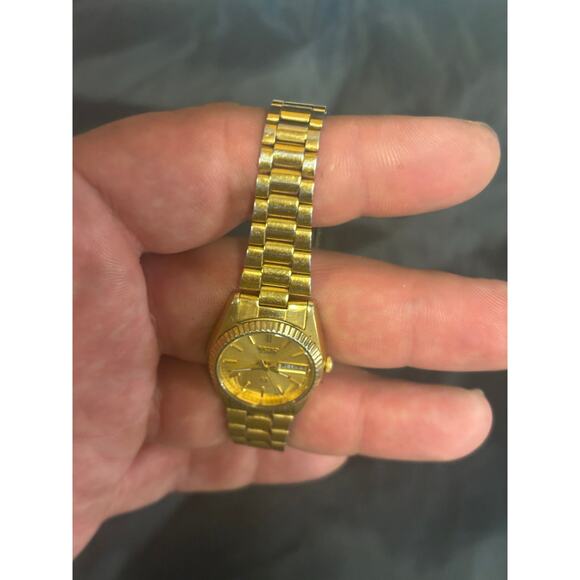 Seiko 2A23-0039 Gold Tone Women’s Watch! New Battery. main image 8